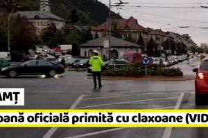 NEAMȚ: Coloană oficială primită cu claxoane la Piatra-Neamţ (VIDEO)