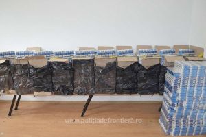 Focuri de armă şi ţigări de contrabandă de aproape 65. ...