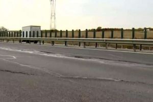 Autostrada A1, Sibiu – Deva: Soluţia rapidă pe care o au găsit-o şefii de la Drumuri – se vor freza două straturi de asfalt şi se va turna bitum