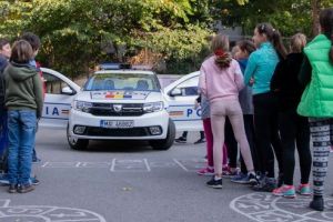 Preşcolarii şi elevii, invitaţi în ”Caravana isteţilor”