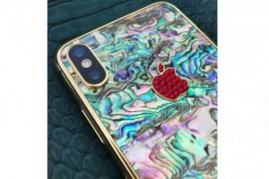 Cel mai scump iPhone de pe eMAG e placat cu aur si are piele de crocodil sau de rechin si e roz