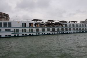 Accident grav cu o nava de croaziera la Tulcea. Doua persoane, ranite