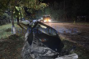 FOTO Accident la Botoşani! Doi tineri au ajuns la spital, după ciocnirea a două maşini