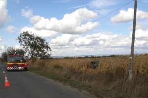 Maşină ieşită în decor pe DJ104C