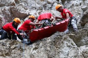 Tragedie la maratonul Piatra Craiului. Doi alergători au căzut în prăpastie, amândoi AU MURIT