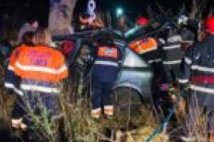 Viteză mortală! Cursa unui şofer s-a încheiat brusc într-un copac