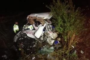 Accident înfiorător. Zece morţi şi 7 răniţi, după ce un TIR a intrat într-un microbuz