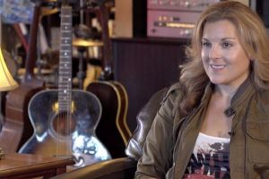 Americanca Sarah Vienna cântă Braşovul în lume