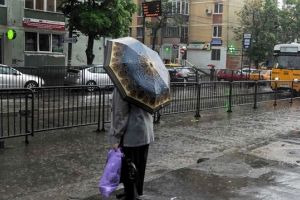 Două zile de vreme deosebit de rece. La munte ninge