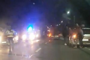 FOTO Un botoşănean şi copilul său răniţi într-un accident pe DN29. Un tânăr de 19 ani a intrat cu maşina în ei