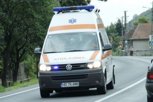 Șase răniţi grav, într-un accident pe DN 66A, în zona Iscroni