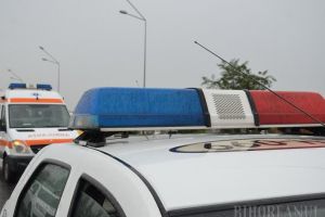 Un poliţist din Bihor a fost atacat de bărbatul pe care îl încătuşa. Află cum a pornit scandalul!