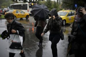 ANM: Informare de vreme deosebit de rece, ninsori la munte şi precipitaţii mixte. Zonele vizate