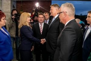 FOTOREPORTAJ în 60 de imagini. Klaus Iohannis, impresionat de Medicina mureşeană