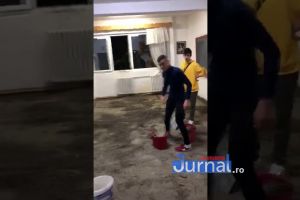 VIDEO: Tavanul unei clase de la Liceul de Arte s-a prăbuşit din cauza ploii