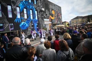 FOTO Piaţa Transilvania a împlinit şapte ani. A fost sărbătorită cu cântec şi joc