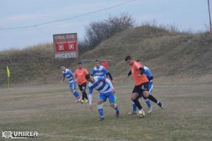 Tensiune şi incidente la Miceşti în Liga a 4-a! Oficialii Viitorului Sântimbru au chemat jandarmii prin „112” pentru a pleca de la stadion!