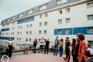 Într-un cămin din Bucureşti, studenţii află ceea ce facultatea nu-i poate învăţa