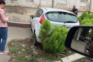 Cu masina in zidul unei case, apoi pe un pat de spital / Asa a ajuns o braileanca nevinovata