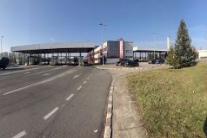 Tineri cautati pentru talharie si omor, opriti la frontiera