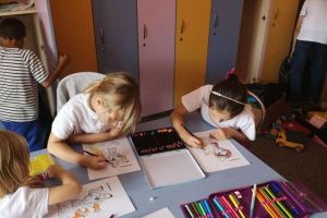 FOTO. 360 de copii din judeţul Alba beneficiază de Proiectul „Prevenirea Abandonului Școlar”, coordonat de Asociaţia „Filantropia Ortodoxă Alba Iulia”