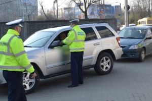 Sute de amenzi şi permise reţinute, în weekend, pe drumurile din Timiş