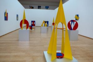 Expoziţia „Ingo Glass – Formă, lumină, culoare, spaţiu”