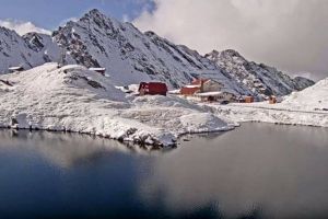 LIVE VIDEO Imagini de pe Transfăgărăşan – Ninge ca în poveşti