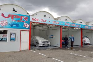 TÂRGOVIȘTE: Acum e foarte simplu să îţi speli maşina! S-a deschis spălătoria cu jeton VPR CLEAN