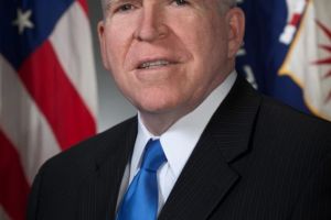 Cine vorbeşte când Iohannis deschide gura?