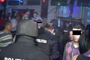 Razii cu mascaţi la Piteşti şi Topoloveni