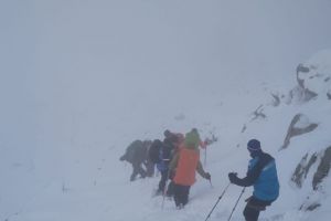 Turişti străini, recuperaţi de la o altitudine de peste 2.300 de metri, din Munţii Făgăraş (Foto)