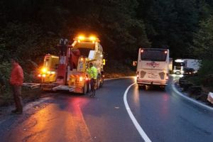 FOTO – Accident cu trei tir-uri pe Valea Oltului. Unul a intrat pe contrasens