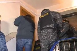 Au fost arestati 8 