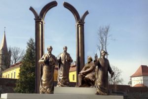 Grupul statuar „Școala Ardeleană” va străjui Cetatea din Târgu-Mureş