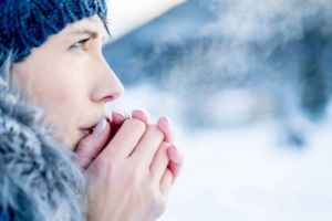 Glanda tiroidă, afectată de răcirea vremii. Ce măsuri trebuie să iei pentru a o ajuta să funcţioneze optim