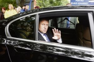 Klaus Iohannis a fost reclamat la Curtea de Conturi pentru naveta săptămânală în interes personal pe bani publici