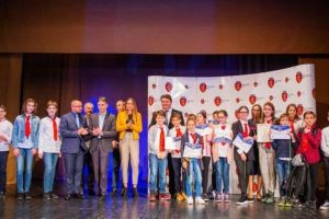 FOTO. 145 de elevi şi 79 de dascăli de la Sebeş, premiaţi cu prilejul Zilei Mondiale a Educaţiei