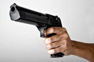 Poliţiştii au confiscat un pistol cu aer comprimat adus din San Marino