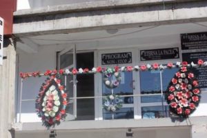 Fără cruci şi sicrie pe trotuarele din Piteşti