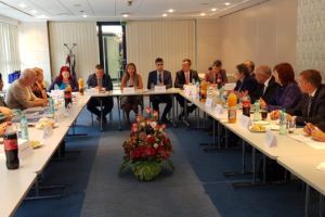 Reprezentanţii parchetelor din cele trei judeţe de frontieră române şi maghiare s-au întâlnit la Arad