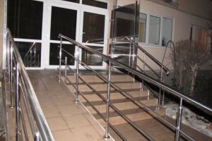 Licitaţie pentru proiectarea acceselor în unităţi de învăţământ pentru persoane cu dizabilităţi