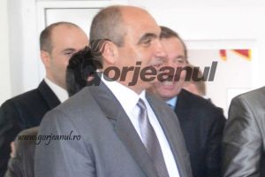 Vlăduleanu demarează procedurile pentru recuperarea banilor încasaţi ilegal de salariaţii de la Bîlteni