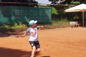 Orădeanul Harris Kopanyi, pe primul loc la turneul de tenis Trofeul Sătmarului, la categoria 12 ani