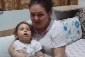 Drama fetiţei din Botoşani care n-a cunoscut bucuria de când a venit pe lume. Suferinţele prin care Anastasia trece în fiecare minut