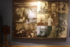 „Fotografia – între album de familie şi document istoric”, expoziţie la Oficiul Poştal 1 Braşov, de Ziua Mondială a Poştei