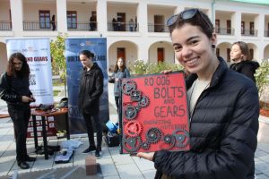 Vreţi să construiţi un robot? ”Bolts and Gears” vă dă reţeta câştigătoare (FOTO)