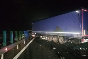 PRĂPĂD pe Autostrada Vestului: Șase autovehicule cu 14 persoane, implicate într-un ACCIDENT
