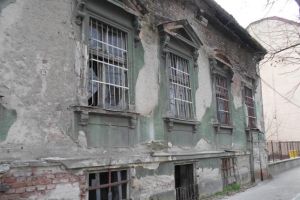 Sute de proprietari de clădiri degradate amendaţi de poliţiştii locali, la Timişoara