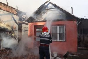 Incendiu la o casă de pe strada Dumitru Anghel, în Sibiu